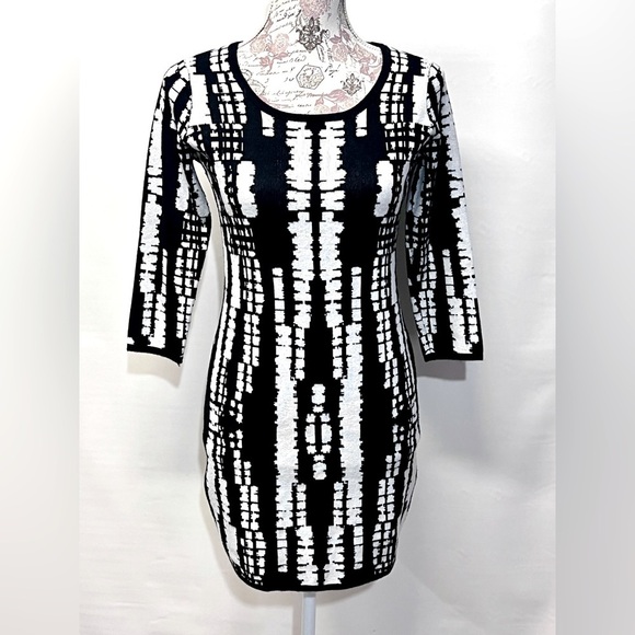 JEANS by BUFFALO Black and white abstract print sweater size M.‎ - Picture 1 of 15